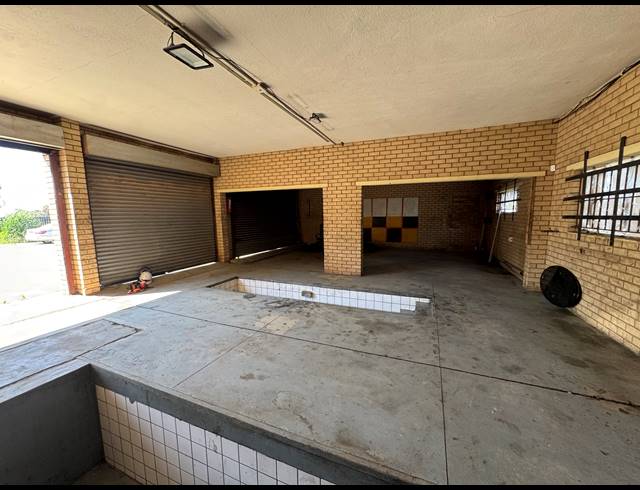 1,100M² WAREHOUSE TO LET IN ROBERTVILLE